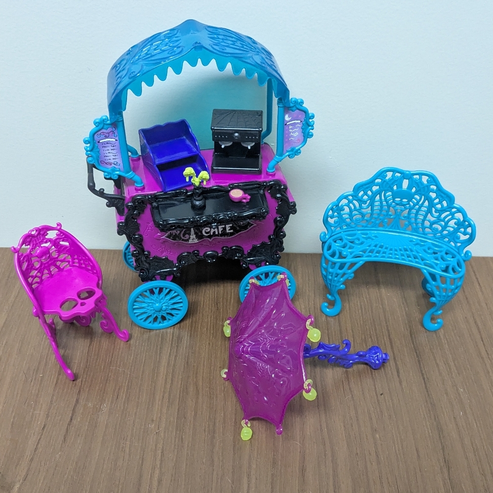 Monster High Scaris City of Frights Cafe Cart Playset